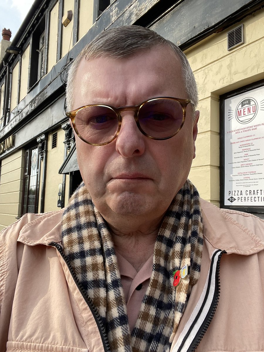 AlanWil29662916's tweet photo. Evening guys on Easter Saturday parade 🥃😎 https://t.co/cgGbUJwuHW