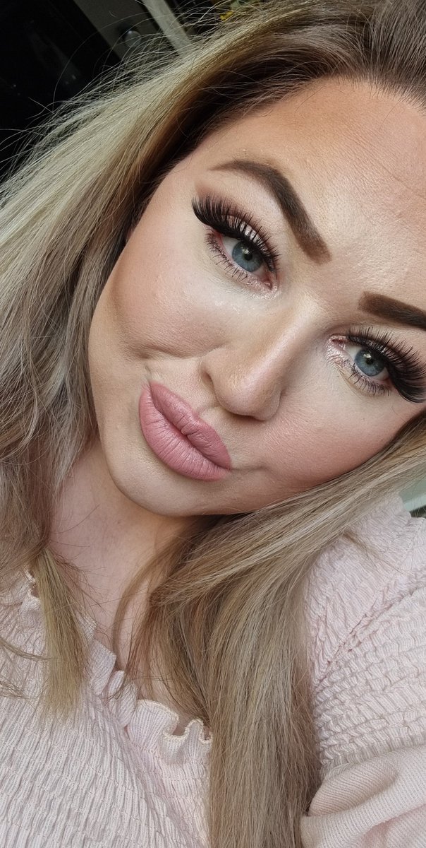 Miss_dommexx's tweet photo. Bank Holiday drinks tonight 😍☀️

Who's paying for my drinks? 

#findom https://t.co/VgOGoYDjng