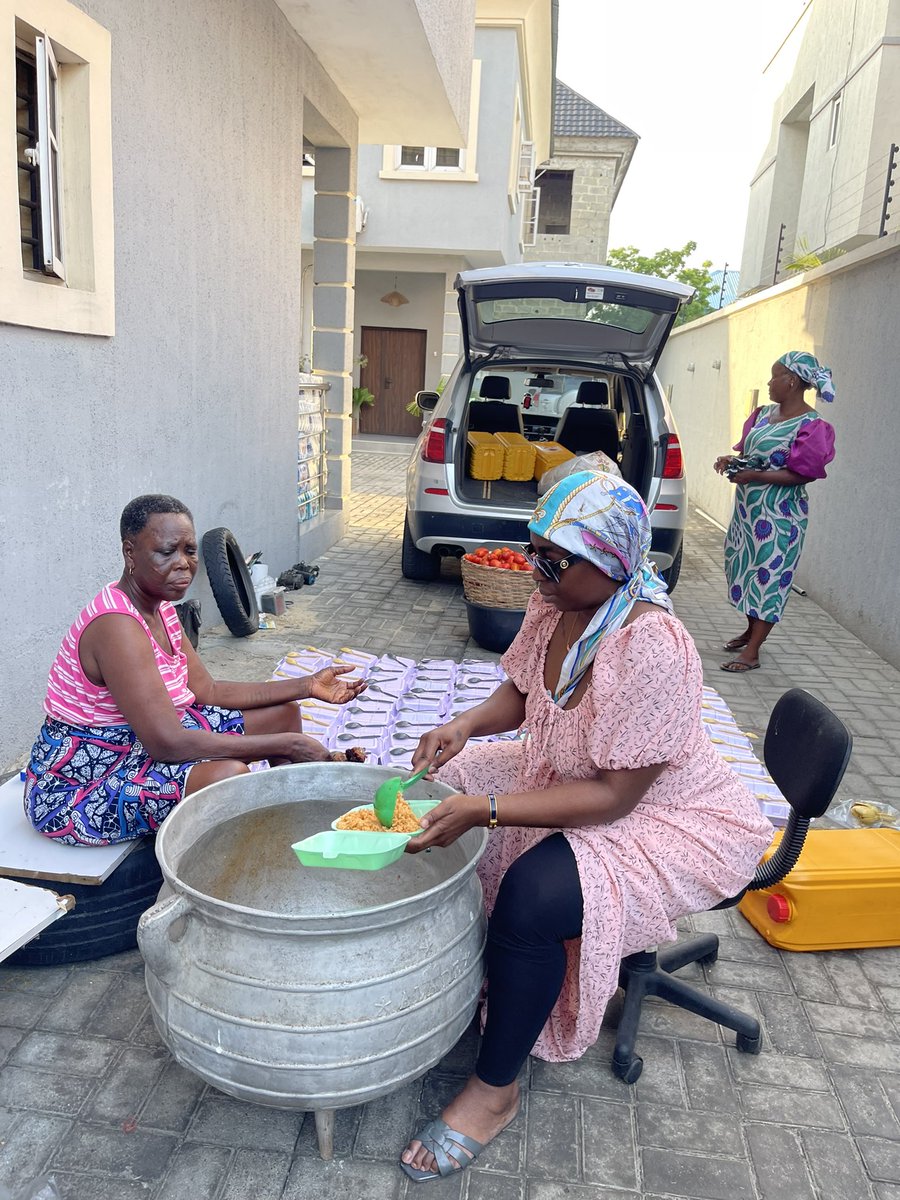 Rene_noire's tweet image. Thank youuu💃🏽💃🏽💃🏽💃🏽💃🏽💃🏽💃🏽💃🏽💃🏽
Day 14 ❤️❤️❤️
ALHAMDULILLAH! 
We packed for 201 people.  ❤️❤️. Almighty Allah will bless youuuu.
Please donate to gtbank 0139415899 Aderonke rene Ahmed. 

#ramadanfeedingprogrambyrene