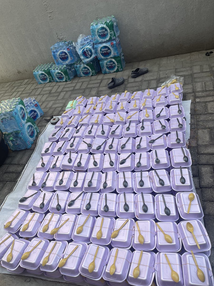 Rene_noire's tweet image. Thank youuu💃🏽💃🏽💃🏽💃🏽💃🏽💃🏽💃🏽💃🏽💃🏽
Day 14 ❤️❤️❤️
ALHAMDULILLAH! 
We packed for 201 people.  ❤️❤️. Almighty Allah will bless youuuu.
Please donate to gtbank 0139415899 Aderonke rene Ahmed. 

#ramadanfeedingprogrambyrene