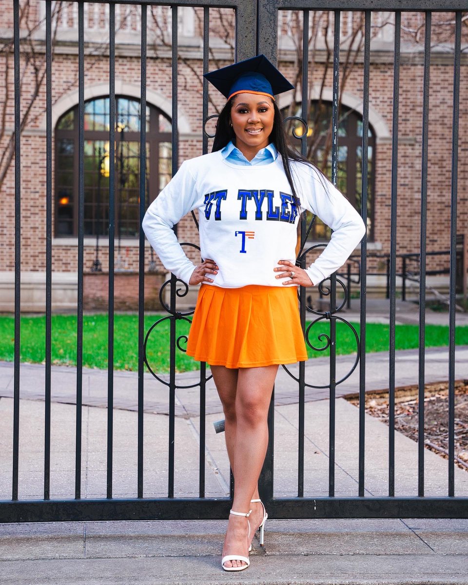 deliamjohnson's tweet photo. Principal exam passed ✅
Masters program completed ✅ 
Walking the stage…in two weeks from today 😍🧡💙 @uttylerpatriots #blackgirlmagic #masters2022 https://t.co/WGAZltj8q1