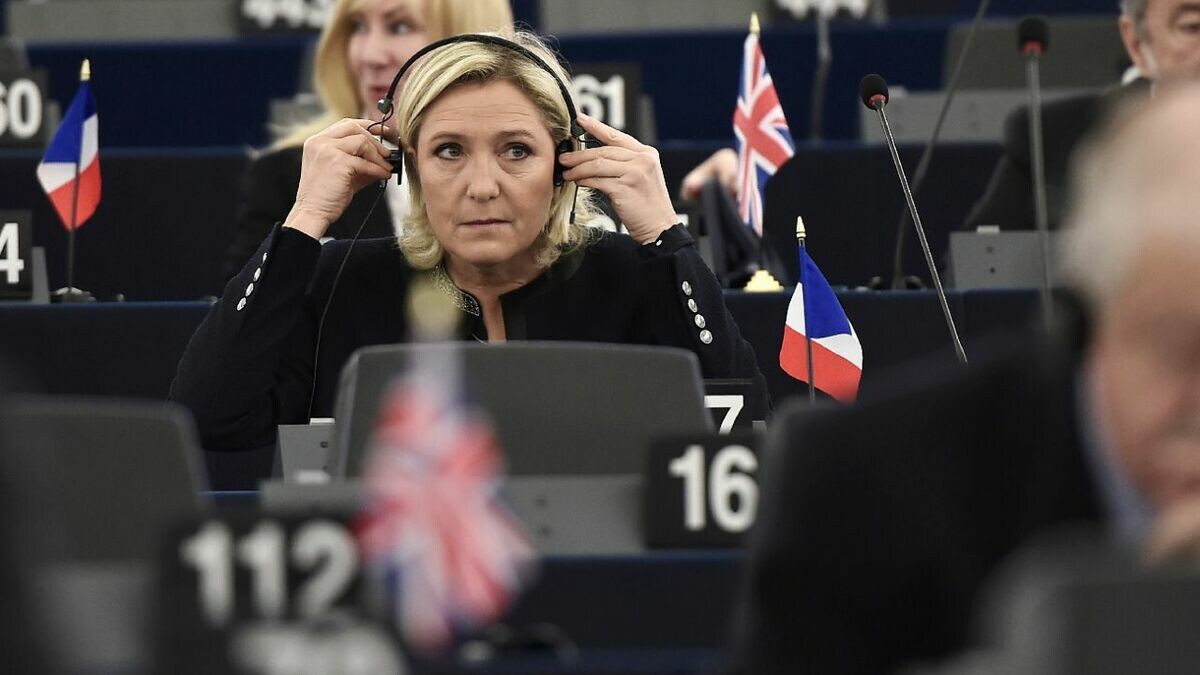 le_Parisien's tweet photo. 🔴 La justice saisie après un rapport accusant Marine Le Pen de détournement de fonds européens

➡️ https://t.co/l0TGaq06TR https://t.co/1elbI3s5HO