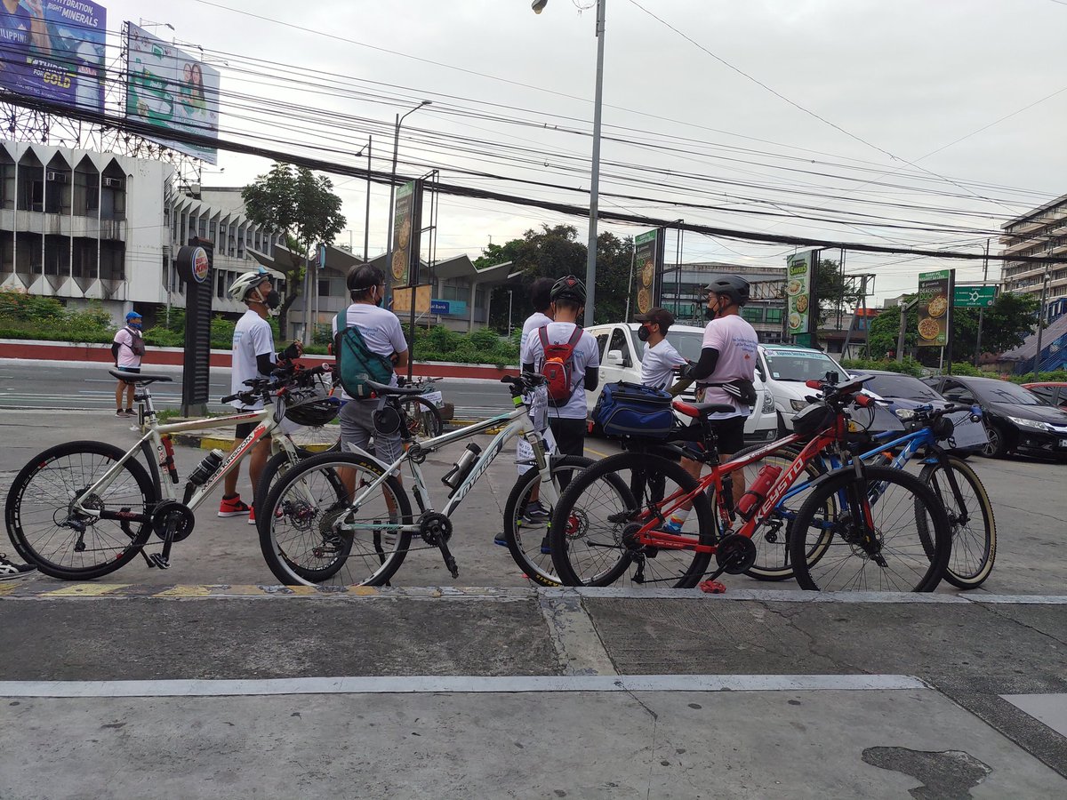 bulatlat's tweet photo. Bikers converge here at Welcome Rotunda for Pedal for Rivers, a solidarity action against Apayao dam projects.

#LetOurRiversFlow
#NoToApayaoDams
#CordiDayInMetroManila2022 https://t.co/2SaJohAcQ8
