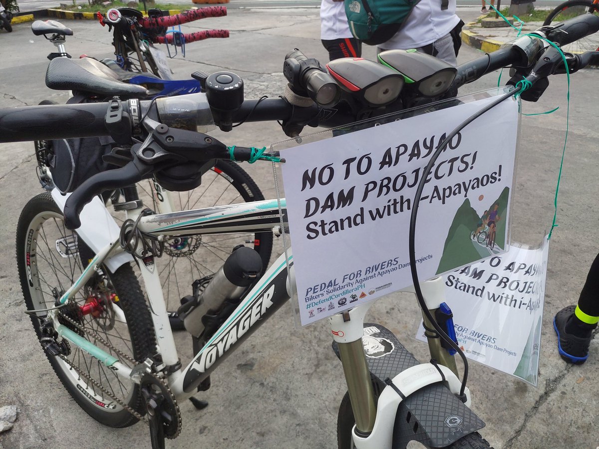 bulatlat's tweet photo. Bikers converge here at Welcome Rotunda for Pedal for Rivers, a solidarity action against Apayao dam projects.

#LetOurRiversFlow
#NoToApayaoDams
#CordiDayInMetroManila2022 https://t.co/2SaJohAcQ8