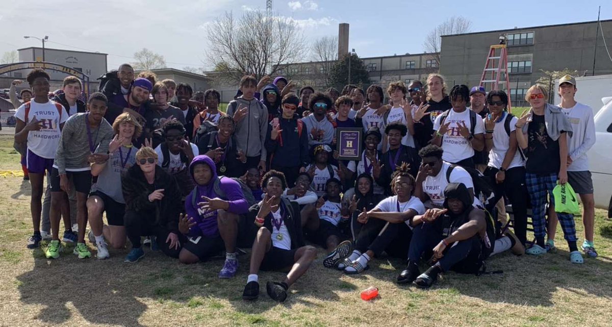 robsway_'s tweet photo. Huge success from the first invitational meet back with a 1st in the 4x2 &amp; 4x1 post Spring Break.Glad to see the trophy stay home. There’s more work to do. #Iruntoo #trackandfield #4TheH #Athletics https://t.co/fD6d5e9A5k