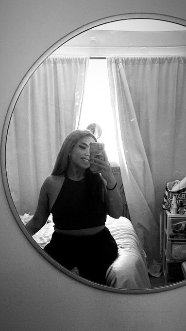 𝓁𝒾𝓏|-/🩵 - 2 pic. feeling v cute today https://t.co/saEq2cj9AQ