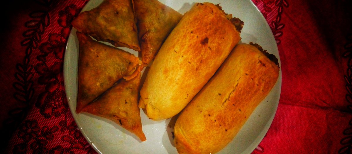 ElyakubMunir's tweet photo. #samosa #fishrolls #snacktime https://t.co/DnVRQx4a0g