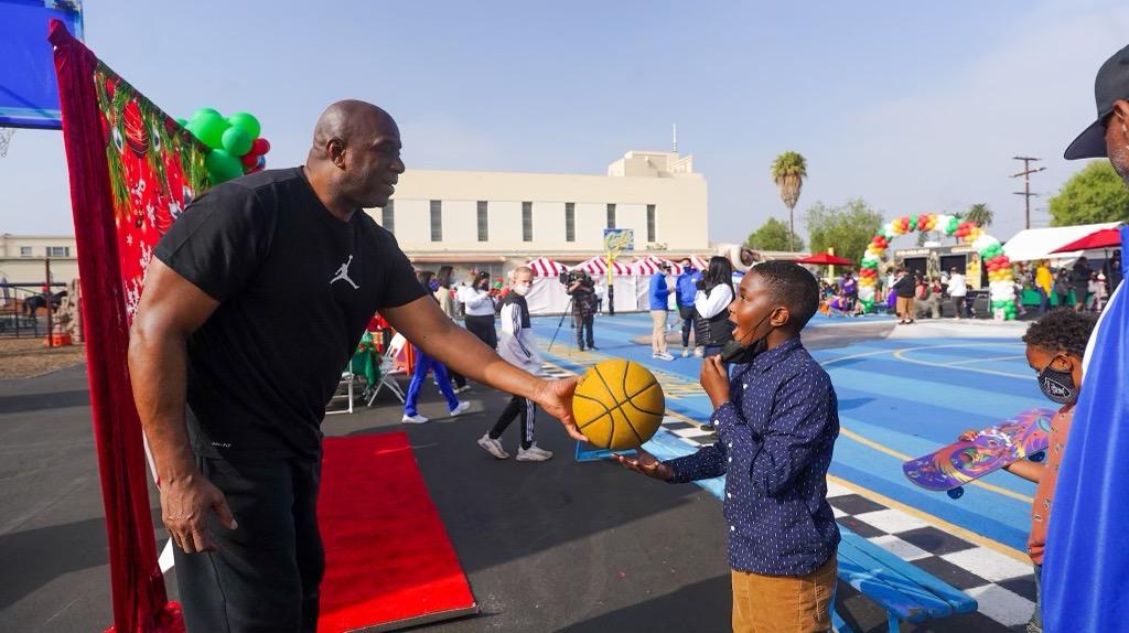 MagicJohnson's tweet image. Less than a week until #TheyCallMeMagic premieres on @appletvplus!