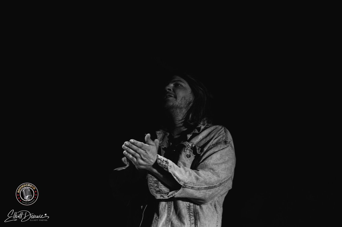 SoundCheckBlg's tweet photo. Sneak peak of the “IN YOUR FACE” performance from @TheGloriousSons in #KingstonOntario 
📸 @ElliottPhotog 
•
#TheGloriousSons #BrettEmmons #welivelive #livemusic #concert #concertphotography @LeonsCentre https://t.co/2WHtLPn3Gw