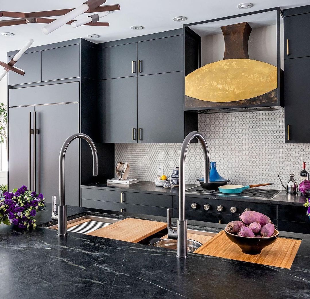 Make your culinary dreams come true with The Galley Workstation and its versatile Culinary Tools! This inspiring kitchen shows some combinations you may consider for your ideal setup.

Interior Design by @bflaninteriors 
Photo by @elizabethhaynesphotography