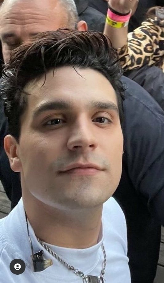 luanbtsverse's tweet photo. luan santana sendo simplesmente maravilhoso esse é o tweet https://t.co/kgjvPqremi