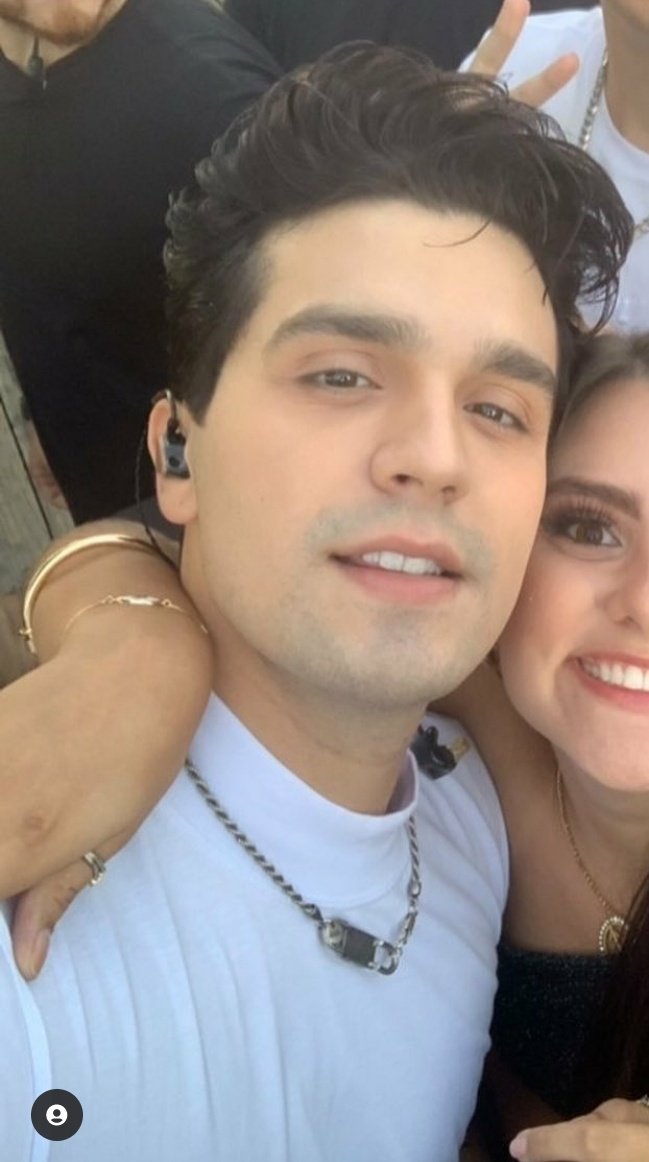luanbtsverse's tweet photo. luan santana sendo simplesmente maravilhoso esse é o tweet https://t.co/kgjvPqremi