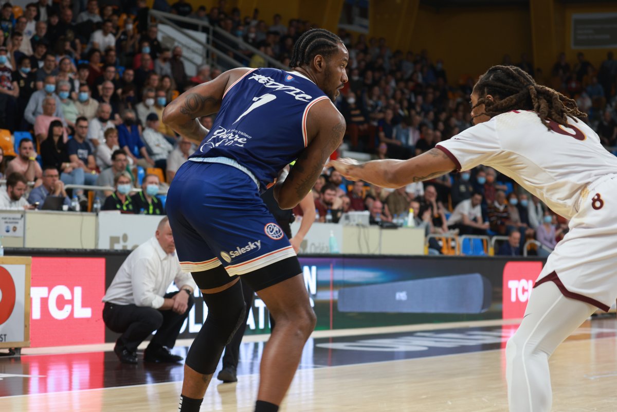 ActivRadio's tweet photo. #basket 🏀 Défaite mais point average préservé pour la @ChoraleRoanne à #Orléans (98-84)
🎙 Réactions de @jdccoach et @clemcavallo et débrief dans #ActivChorale le #Podcast 📻
👉 https://t.co/HLlTaAWFcB
#OLBCHO #ChoraleNation https://t.co/ZQYlS2BP1I