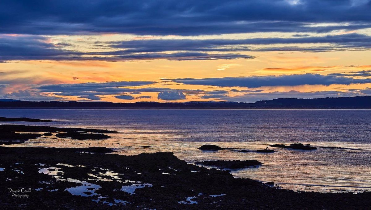 DougieCoullPix's tweet photo. Few from this evening.
#moraycoast #buckpool #buckie #coast #scenery #scotland https://t.co/rcKMphnZZp