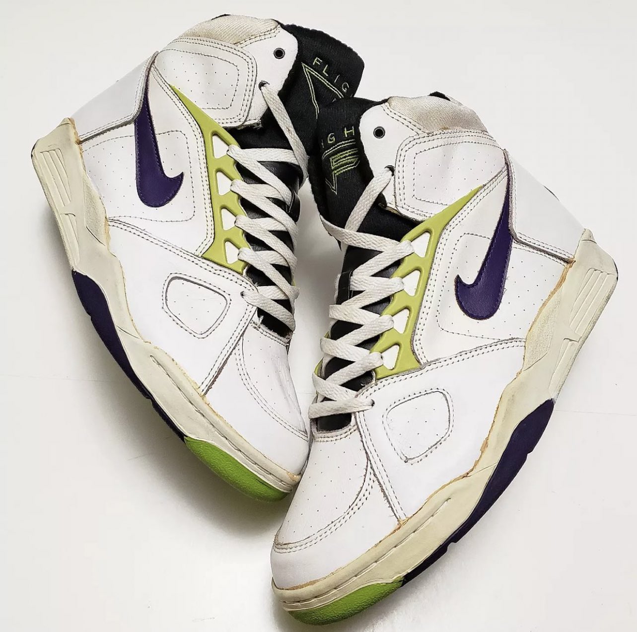 het is nutteloos Koopje Scheiden Nice Kicks on Twitter: "Vintage Nike Air Sabre Flight 🔫  https://t.co/8yAqXXe66t" / Twitter