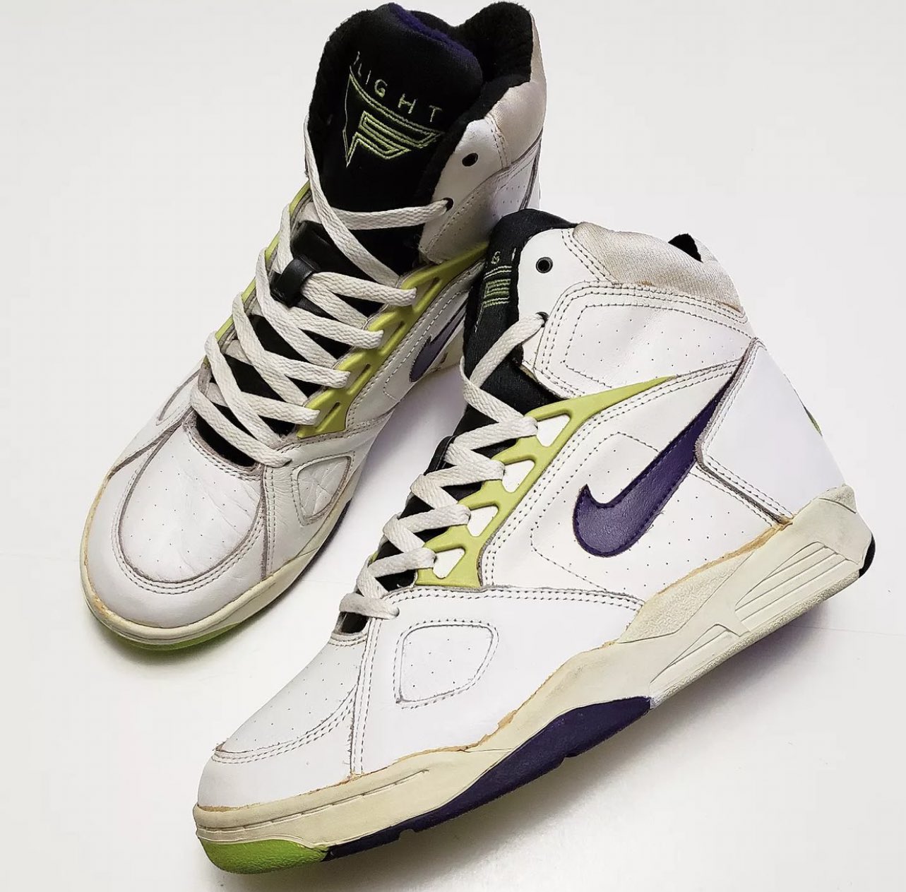 het is nutteloos Koopje Scheiden Nice Kicks on Twitter: "Vintage Nike Air Sabre Flight 🔫  https://t.co/8yAqXXe66t" / Twitter