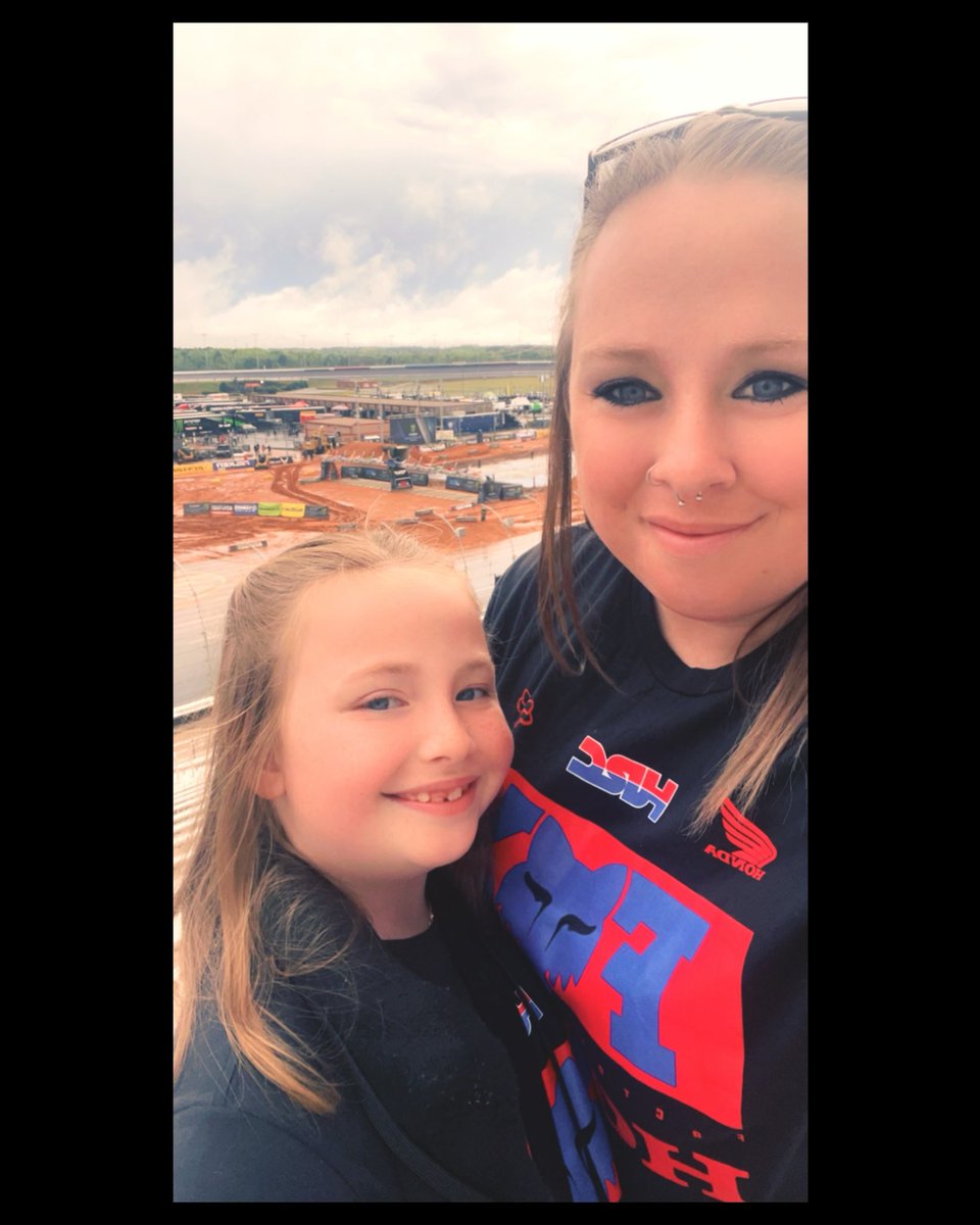 cmarysa's tweet photo. #SupercrossLIVE #dropthegate https://t.co/MzRGhuxZJG