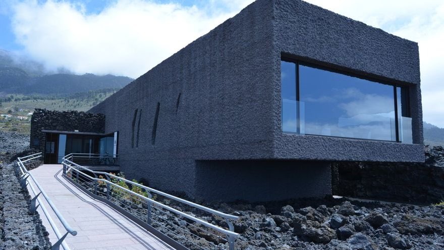 tvlapalma's tweet photo. 🌋Turismo de volcanes, estrellas e historia
#volcanes #volcánlapalma #cañosdefuego #LaPalma #turismo #lapalmaislabonita #roquedelosmuchachos #tendal #TVLaPalma
https://t.co/i7QPoniVWW https://t.co/IAABSXfzdb