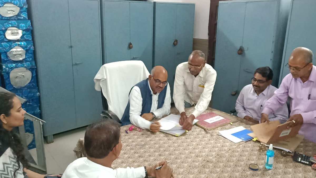 ऐतिहासिक जनपद देवरिया में 66 वें जिलाधिकारी के रुप में कार्यभार ग्रहण किया।
@upgovt
@cmofficeup
@infoDeptUP