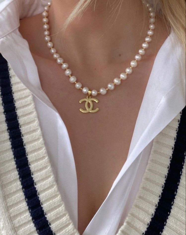SelectOutfit's tweet photo. chanel necklace https://t.co/igoYLFhsXa