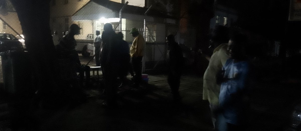 manica_cccYA's tweet photo. Still at Mutare Central Police Station.Defending the Citizens Voice is or solidarity. https://t.co/CToKEWMUWx