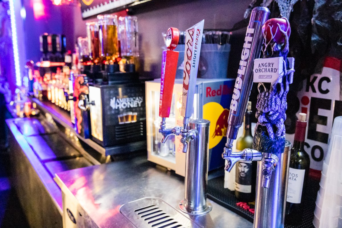 FriendsKaraokeP's tweet photo. The best conversations start over good drinks. Tag someone you're inviting to our pub this weekend. https://t.co/N52kDelvWS