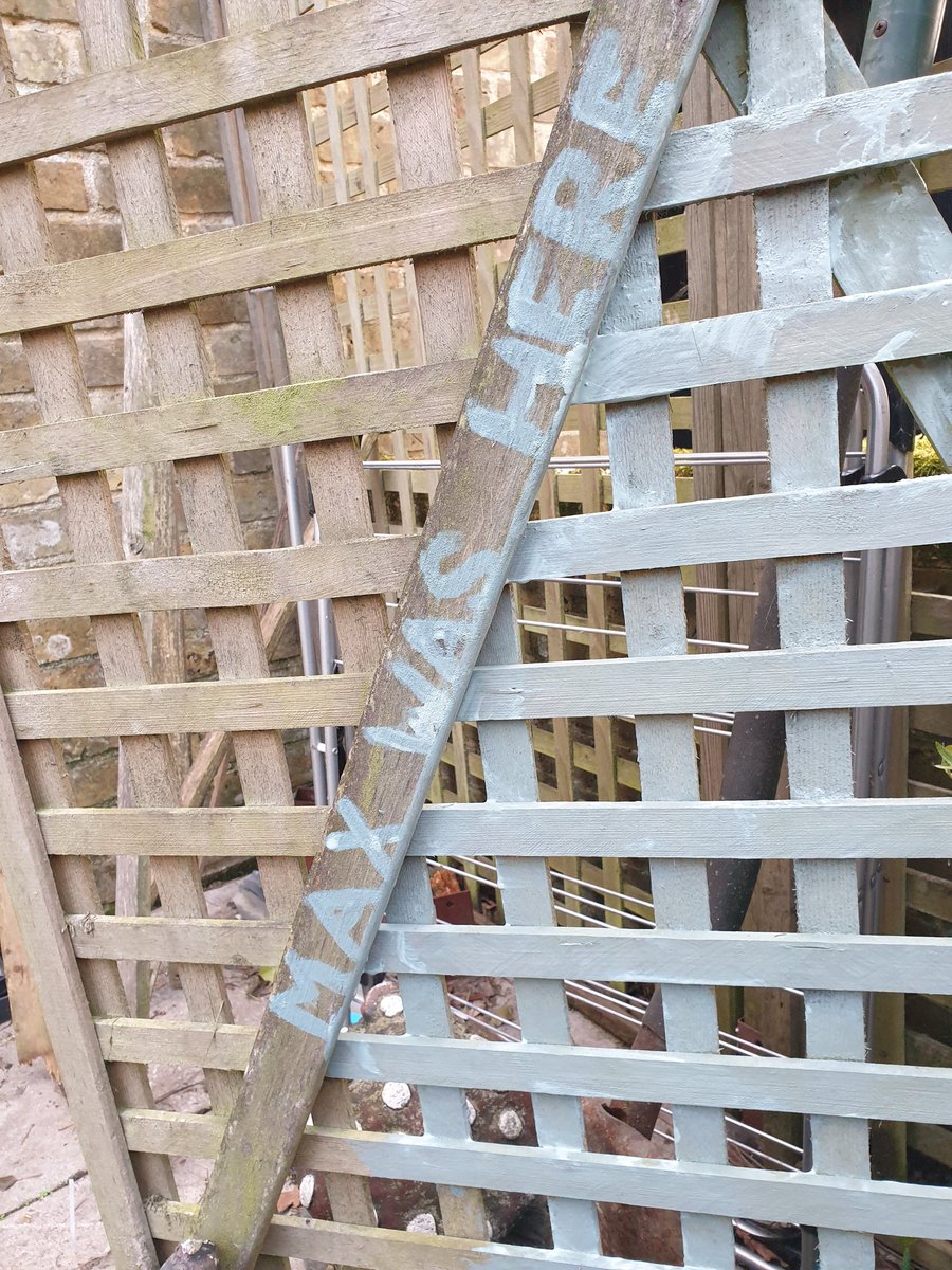 Liberator_hen's tweet image. Gate got graffiti and kid got bored. 
Guess who is now painting the bastard gate.
I&apos;m supposed to be laying on a beach with the love of my life but instead I&apos;m Ronsealing futiley. 
#NotWhatIHadInMind
#HateThis