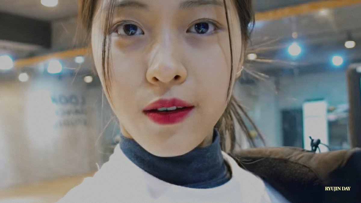 itzy_shots's tweet image. its ryujin day!