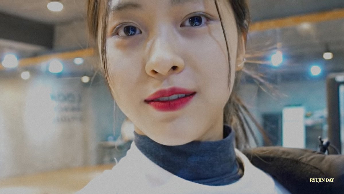 itzy_shots's tweet image. its ryujin day!