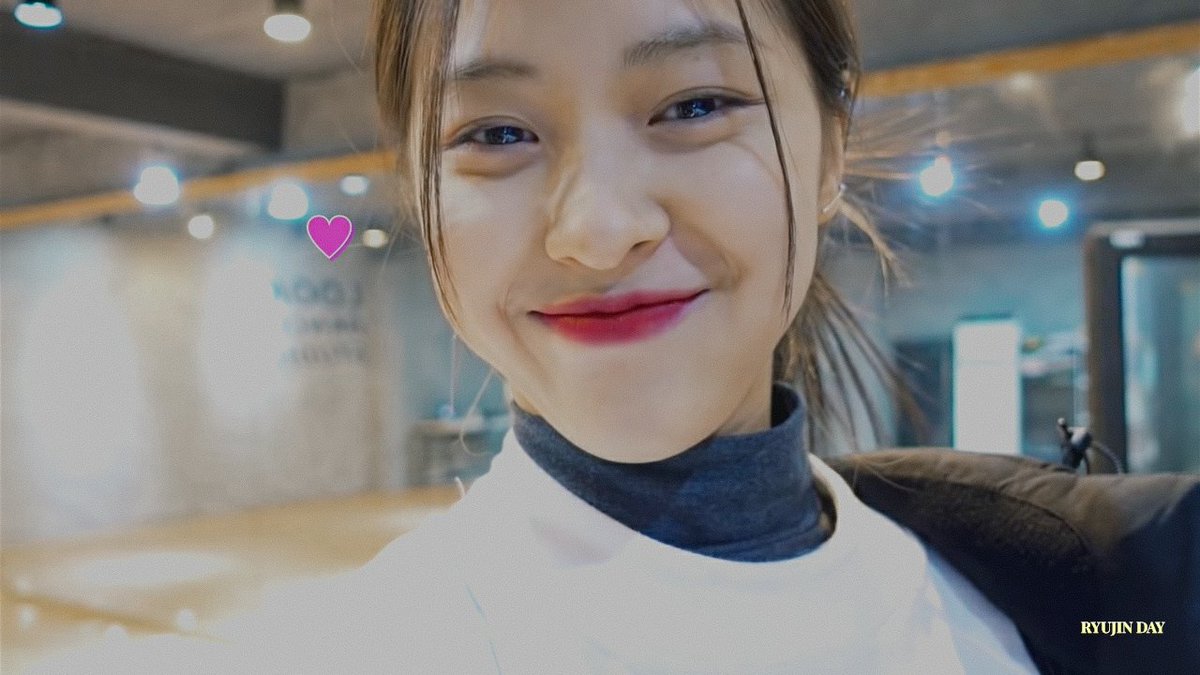 itzy_shots's tweet image. its ryujin day!