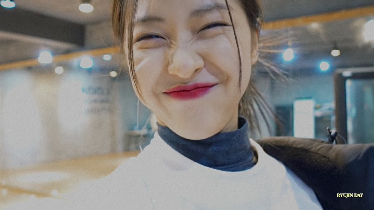 itzy_shots's tweet image. its ryujin day!
