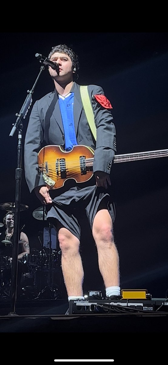 pay £150, you get soundcheck, barrier and Calum’s knees ?