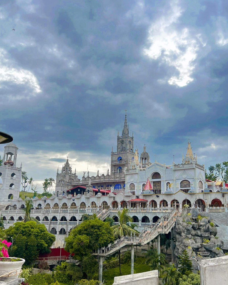 cndytsdmtl's tweet photo. visiting this place with my ❤️
 📍 Simala Church in Cebu https://t.co/W20TNELhc5