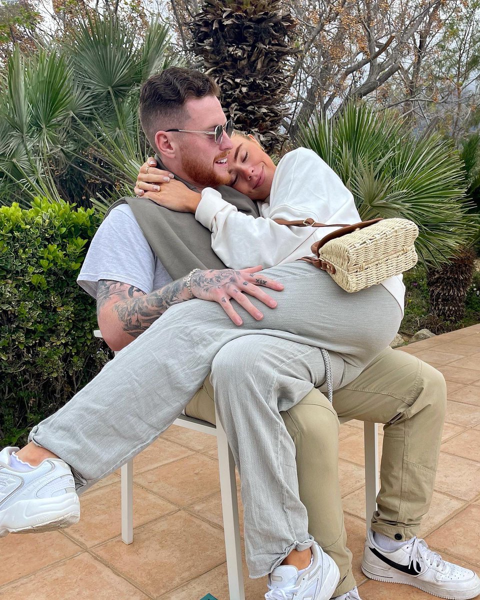 Behzinga's tweet photo. my dargs https://t.co/pNzBYITOfp https://t.co/9M1AsmHm2S