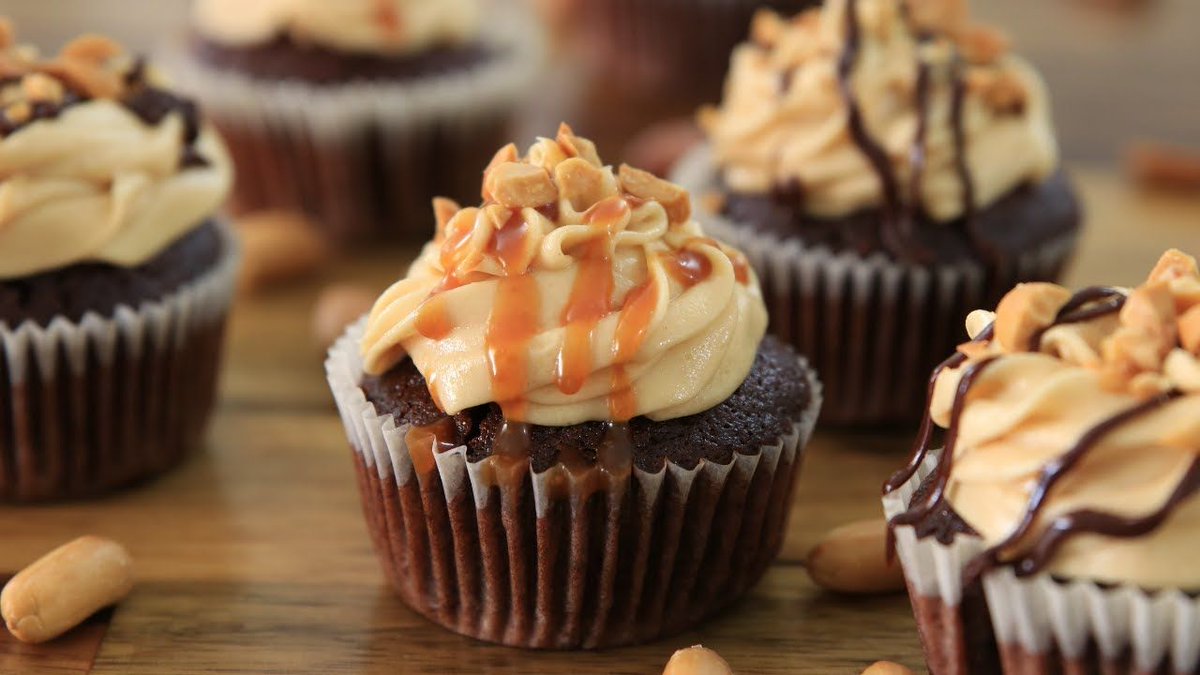 Foodality2's tweet photo. How to Make Peanut Butter Frosting

Learn how to make the best peanut butter frosting for cakes and cupcakes. 

#foodality #food #homecooking #easyrecipes #peanutbutter #easyrecipe #desserts #recipe #foodblog #foodblogger 

https://t.co/Gz4sOSeepd https://t.co/C8UMufdHcG
