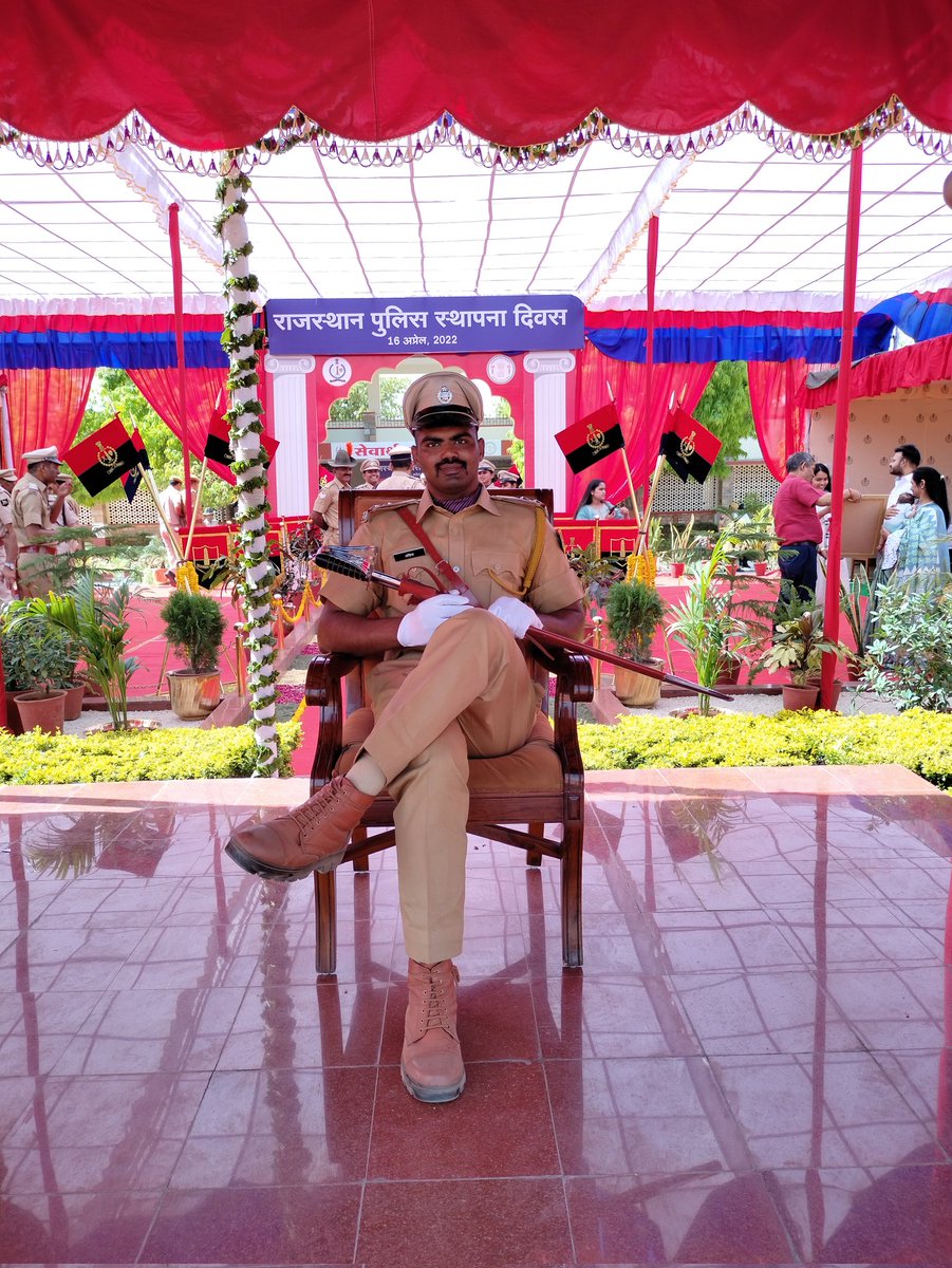 मुख्य अतिथि माननीय मुख्यमंत्री श्री अशोक गहलोत जी  मेरे लिए प्राउड मोमेंट्स रहा जब में 4th RAC बटालियन का प्लाटून कमांडर के तौर पर नेतृत्व किया ।  दिल से धन्यवाद सभी साथियों का जिन्होंने हौसला अफजाई किया &amp; राजस्थान पुलिस अकादमी 👨🏻‍✈️🙏🏻💐
#RajasthanPoliceDiwas 
#Police 
#AshokGehlot