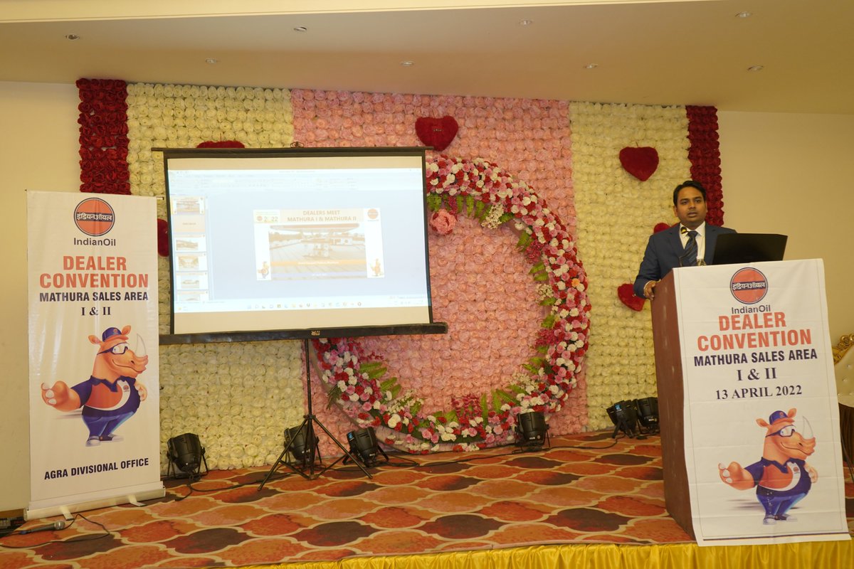 DeepakRaj306's tweet photo. Dealers meet concluded for Mathura I and Mathura II RSA with topmost priority of improving Look and Feel of Retail outlet along with other agenda. @GeetikaMehra4 @raj_dube @AgraIOC @AjayGargioc @rishadat  

#indianoil https://t.co/L1W55qDYN1