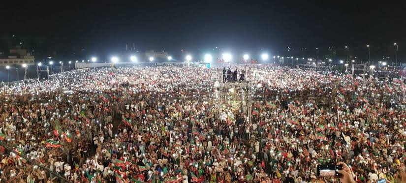 FarahnazZahidi's tweet photo. اگر آج کے بعد کسی نے کہا "سلیکٹیڈ" تو وہ پاکستانی قوم کے مینڈیٹ کی توہین کے مترادف ہوگا۔ 
This is called a manadate. #ELECTED
#KarachiJalsa
#KarachiYouBeauty https://t.co/TmDSAaFpSp