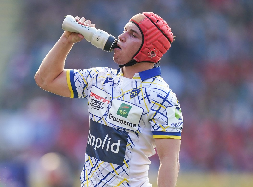 acturugby's tweet photo. 🚨🏉 #ChampionsCup. Clermont éliminé par Leicester, les fans sous le charme de Baptiste Jauneau 🤩🔽

https://t.co/VITGkBfrL0

#LEIvASM #Rugby https://t.co/xn4ZVUN0ya