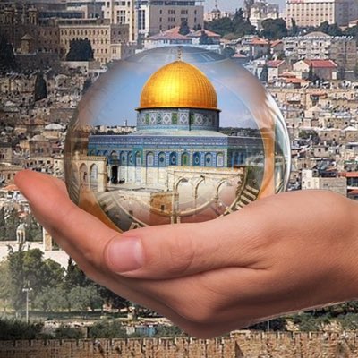 لا تزال طائفة من أمتي على الدين ظاهرين، لعدوهم قاهرين، لا يضرهم من خالفهم إلا ما أصابهم من لأواء، حتى يأتيهم أمر الله. وهم كذلك"، قالوا: يا رسول الله وأين هم؟ قال: "ببيت المقدس وأكناف بيت المقدس" 

#اقتحام_رمضان
#لن_يُذبَح_القربان 
#لن_يمر_الإقتحام 
#المسجد_الأقصى 
#الأقصى_يستغيث