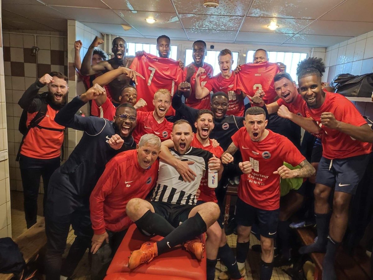 FCLC_'s tweet image. 🔴🔵⚽ 𝔼𝕟 𝟙/𝟚 𝕗𝕚𝕟𝕒𝕝𝕖 𝕆𝕌𝕀 𝕆𝕌𝕀 𝕆𝕌𝕀 🏆😍

𝗙𝗖𝗟𝗖 𝟮-𝟮 (3-2 𝑡𝑎𝑏) 𝗖𝗛𝗢𝗜𝗦𝗬 𝗔𝗨 𝗕𝗔𝗖 
⚽ Owen Riet
⚽ Pierre Boursier

Les Seniors imitent les U14 et les U18 et se qualifient pour les 1/2 finale de la Coupe de l'Oise 👏