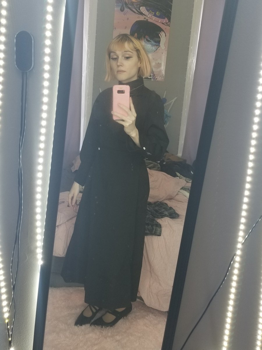 Will be in Vegas from the 23rd to the 27th for *paid* work Claire