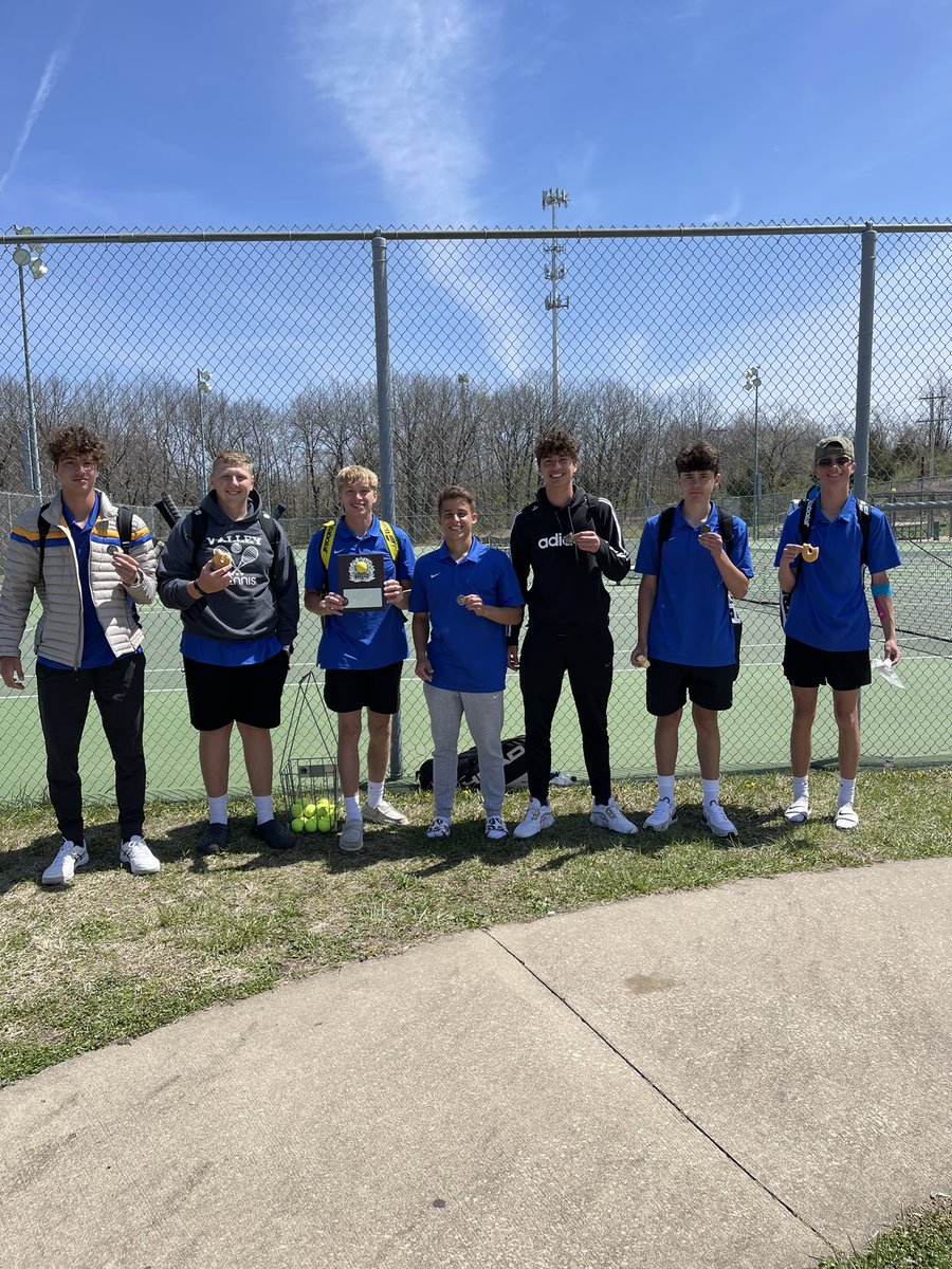GV_TENNIS's tweet photo. There was some high level tennis played at Santa Fe Park today. Our team took 2nd place overall in the Truman Tourney. Team Compton took 2nd in A-Doubles; Micah Siems took 2nd in B-Singles; Ben Drinkwater-Isaac Burd took 3rd in B-Doubles; and Ethan Miller took 4th in A-Singles. https://t.co/c0PK3hcDJA