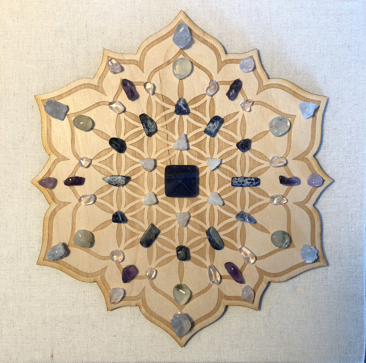 ByLunaSolace's tweet photo. Dreamwork &amp; Psychic Development Grid 🤍

Lapis Lazuli, Moonstone, Sodalite, Amethyst, Ametrine, Celestite, Prehnite, Clear Quartz. 

I incorporate the power of crystals &amp; sacred geometry to manifest the intention is desired. I cleanse, charge &amp; attune all grids with Reiki energy https://t.co/a0qYmpj0Jb