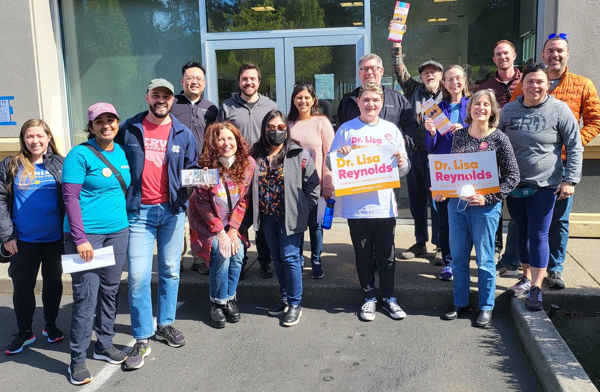 LisaForOregon's tweet photo. Thank you to mayor @laceybeaty, @kevinteater, @AshleyBeaverton, and all our candidates, interns, and volunteers who launched our biggest canvas shift yet! #LisaForOregon #DrLisa2022 https://t.co/CK1jkmbRz7