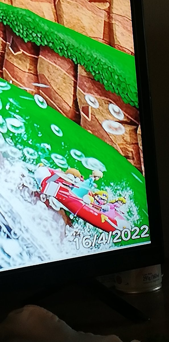 Blue_Raven_SV's tweet photo. Nos pusimos a jugar #MarioParty y la pasé genial con este juego de la balsa, hace tiempo que no gritaba de la emoción https://t.co/HXkYHeZQbt