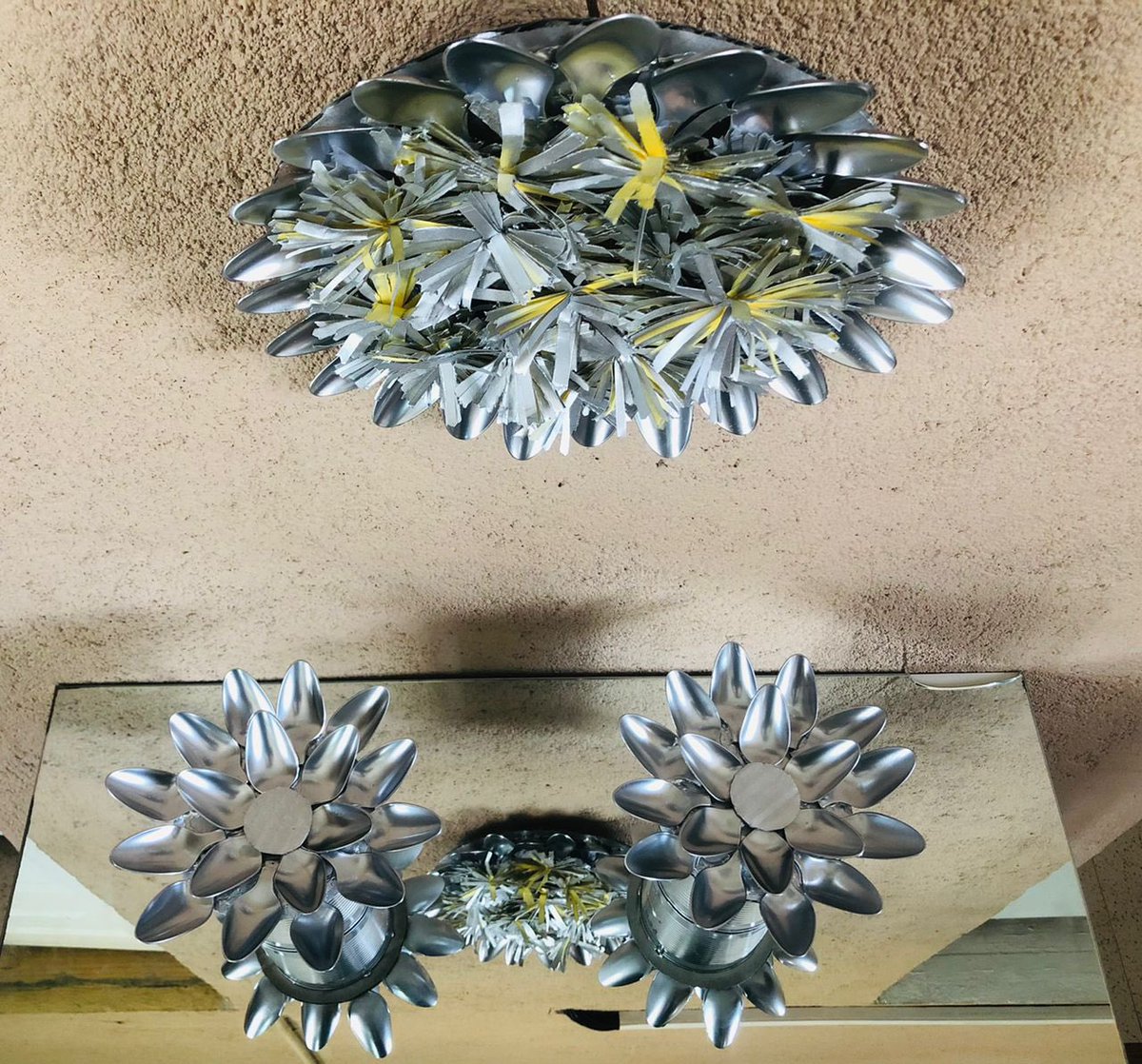 kleretimoun's tweet photo. Atelier craft a prezantew << chandelier de salon >> 
Yon travay ki fèt ak kiyè plastik, mamit, katon, ak spray silver. https://t.co/diWvpzVjJ7