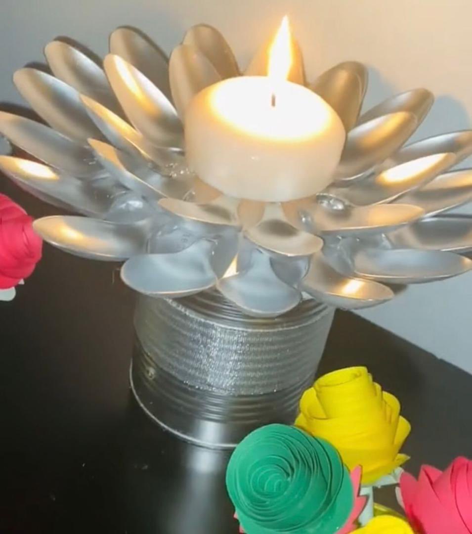 kleretimoun's tweet photo. Atelier craft a prezantew << chandelier de salon >> 
Yon travay ki fèt ak kiyè plastik, mamit, katon, ak spray silver. https://t.co/diWvpzVjJ7