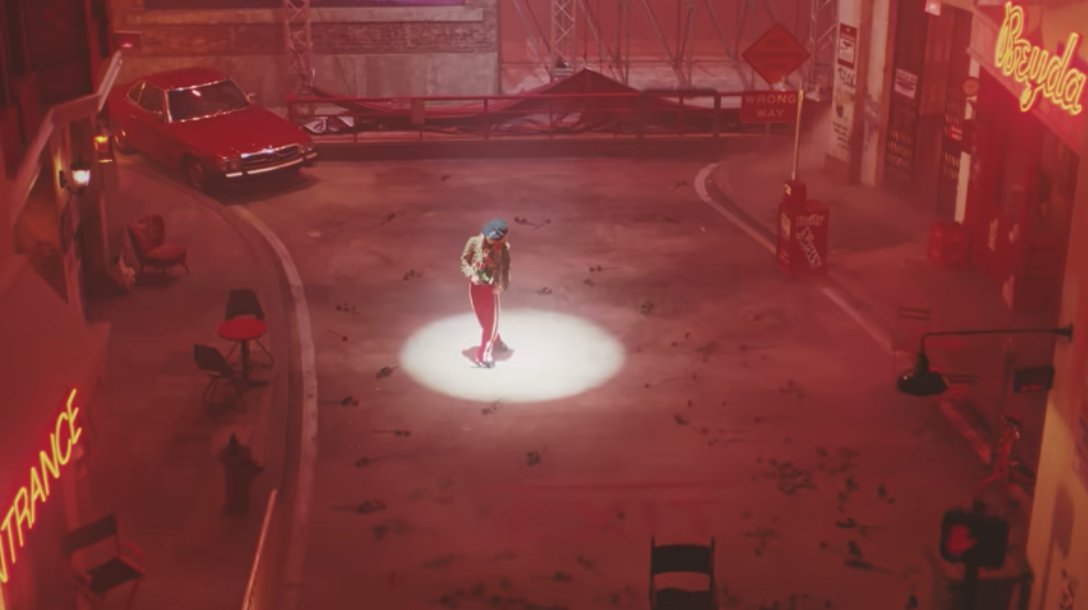 lhviiiviii's tweet photo. There are 5 exits and Jiyong moves towards his memories where VIPs looking at him. He seems to live on stage. An ordinary street, but we see that this is just a scenery. The flowers on the floor are vips around him https://t.co/a7wR3ajbQx