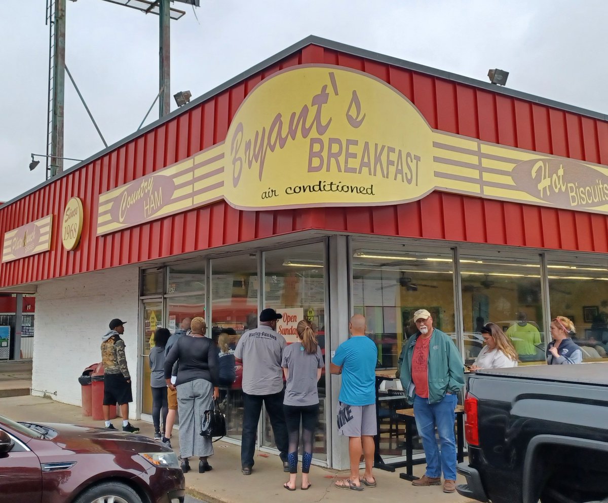 coachT_fearless's tweet photo. Back home! Had to hit up a true breakfast Memphis spot! #901Made #YeahMane https://t.co/0NVxcCtWen